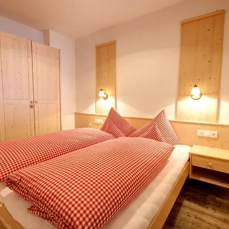 Landhaus Alpenjäger Hainzenberg Zimmer foto