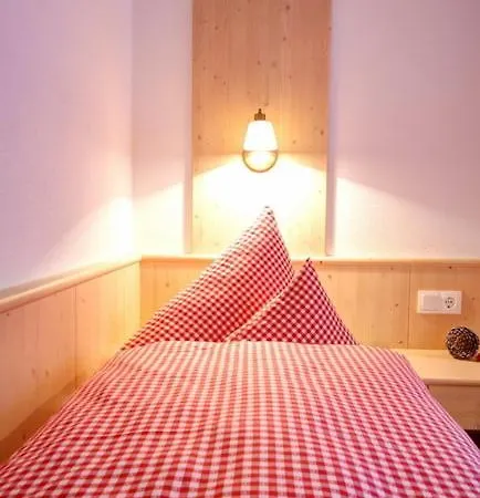 Landhaus Alpenjäger Hainzenberg Zimmer foto