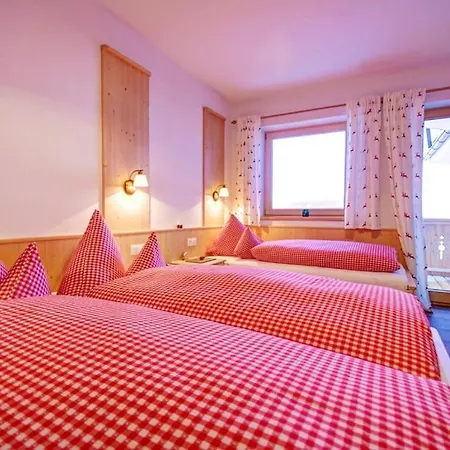Landhaus Alpenjäger Hainzenberg Zimmer foto