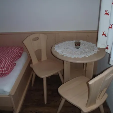 Landhaus Alpenjäger Hainzenberg Zimmer foto