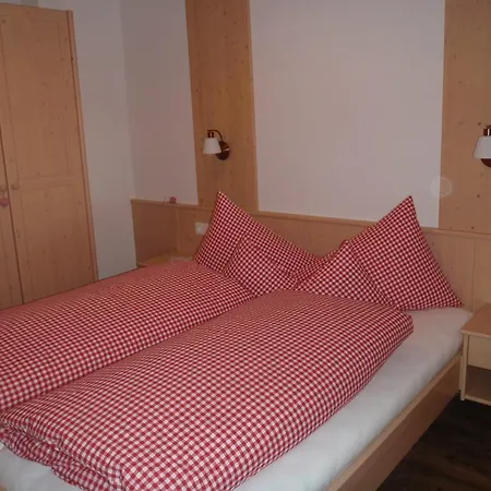 Landhaus Alpenjäger Hainzenberg Zimmer foto